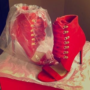 NIB1 RED TESS HEALS